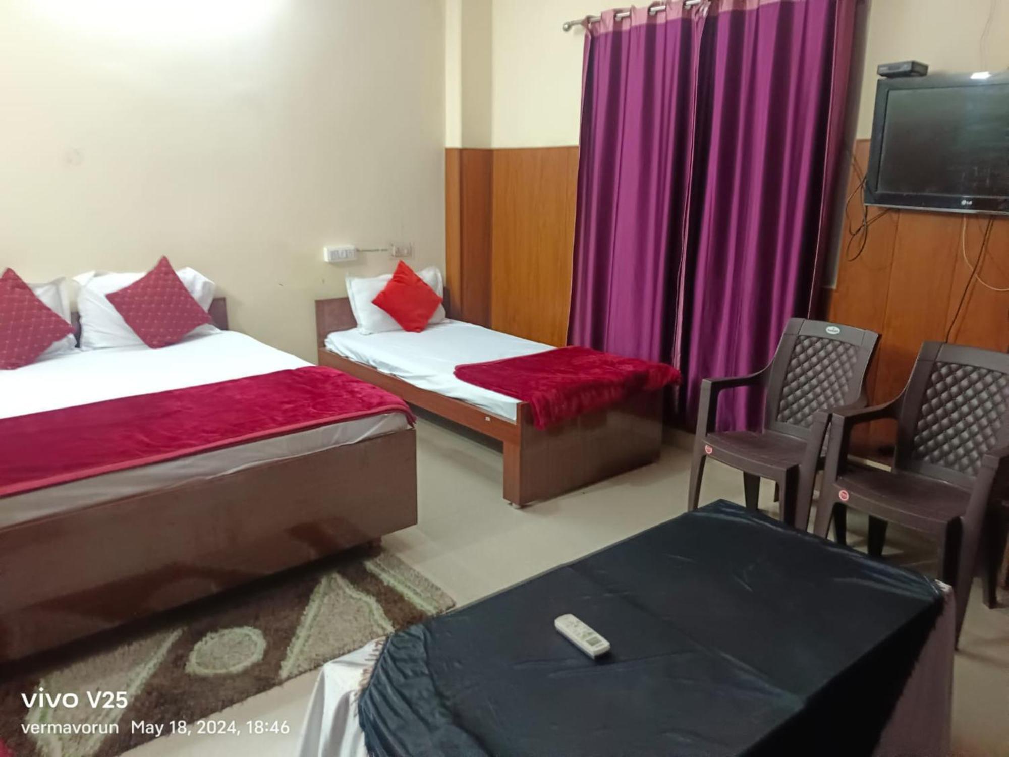 Hotel Goroomgo Paradise - Parking & Restaurant Available - Perfect Location And Comfortable 3*