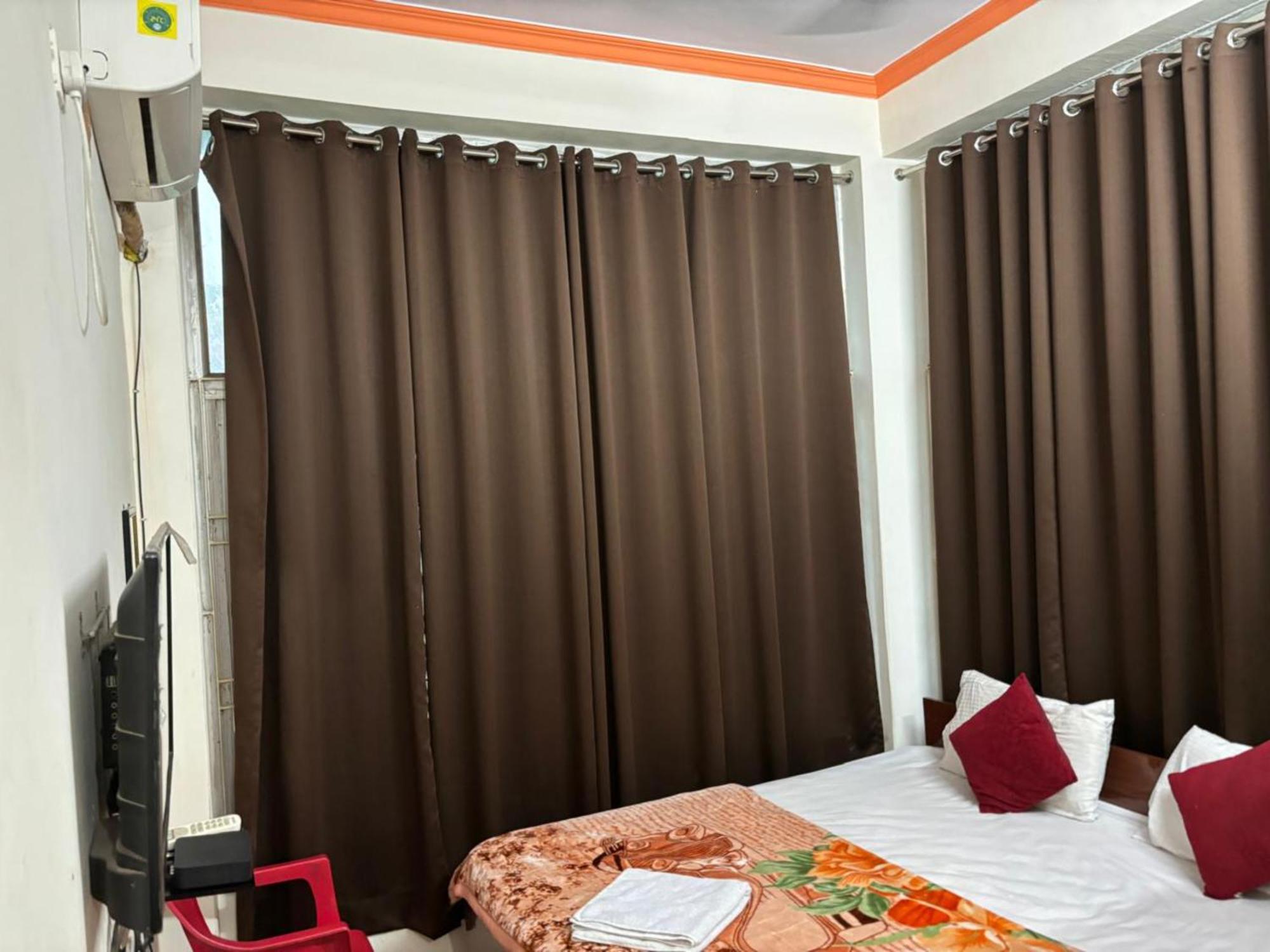 Goroomgo Paradise - Parking & Restaurant Available - Perfect Location And Comfortable Hotel 3*