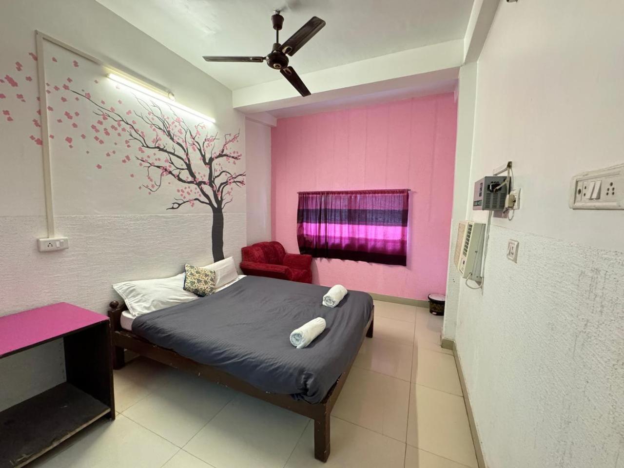 Madsquad Dorms & Varanasi