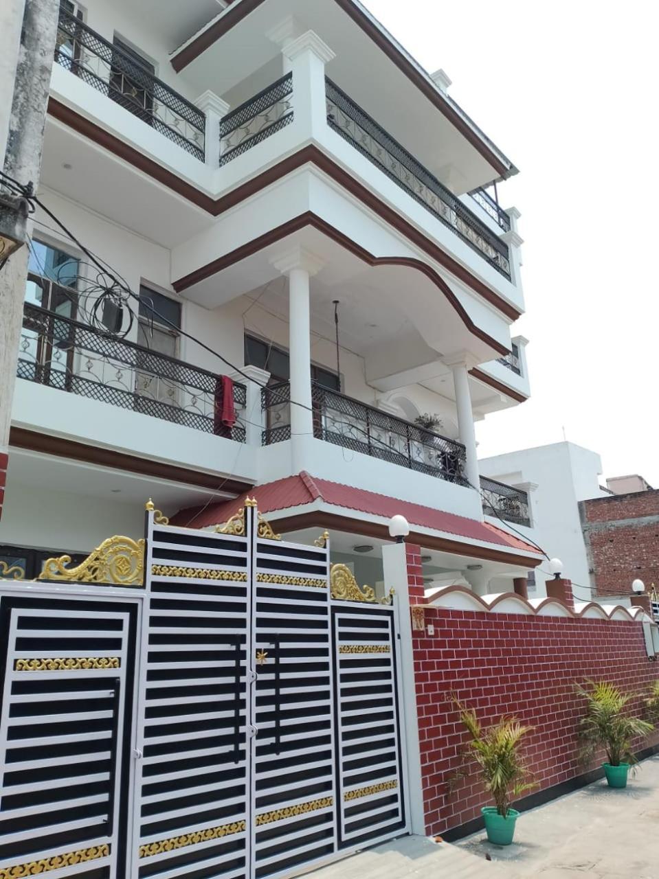 Varuna Palace , Near Mandir & Ghat's
