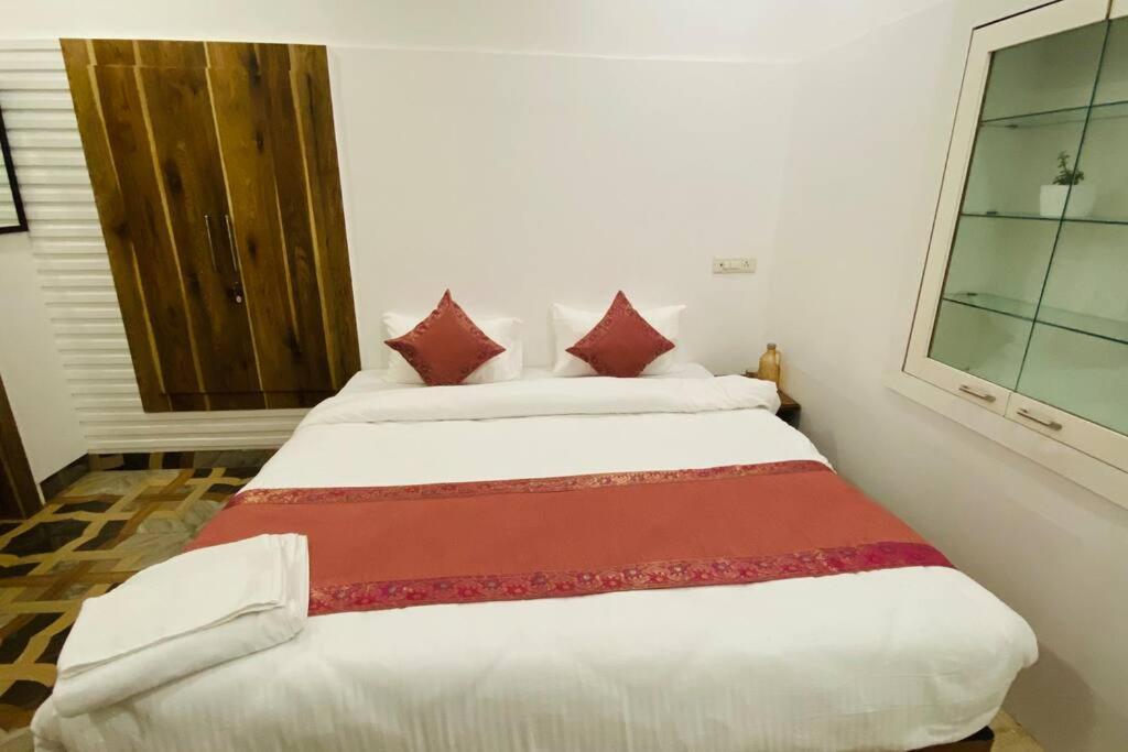 Raahi Private Luxury Near Kashi Vishwanath