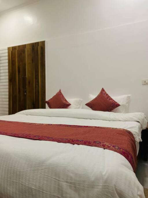 Raahi Private Luxury Near Kashi Vishwanath Villa *