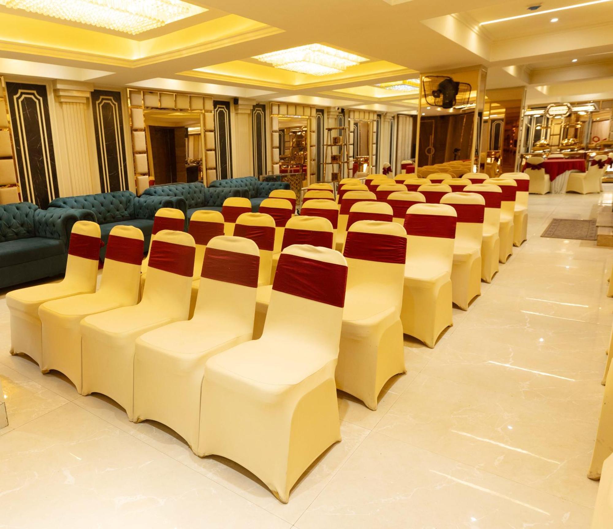 New Broadway Hotel Varanasi