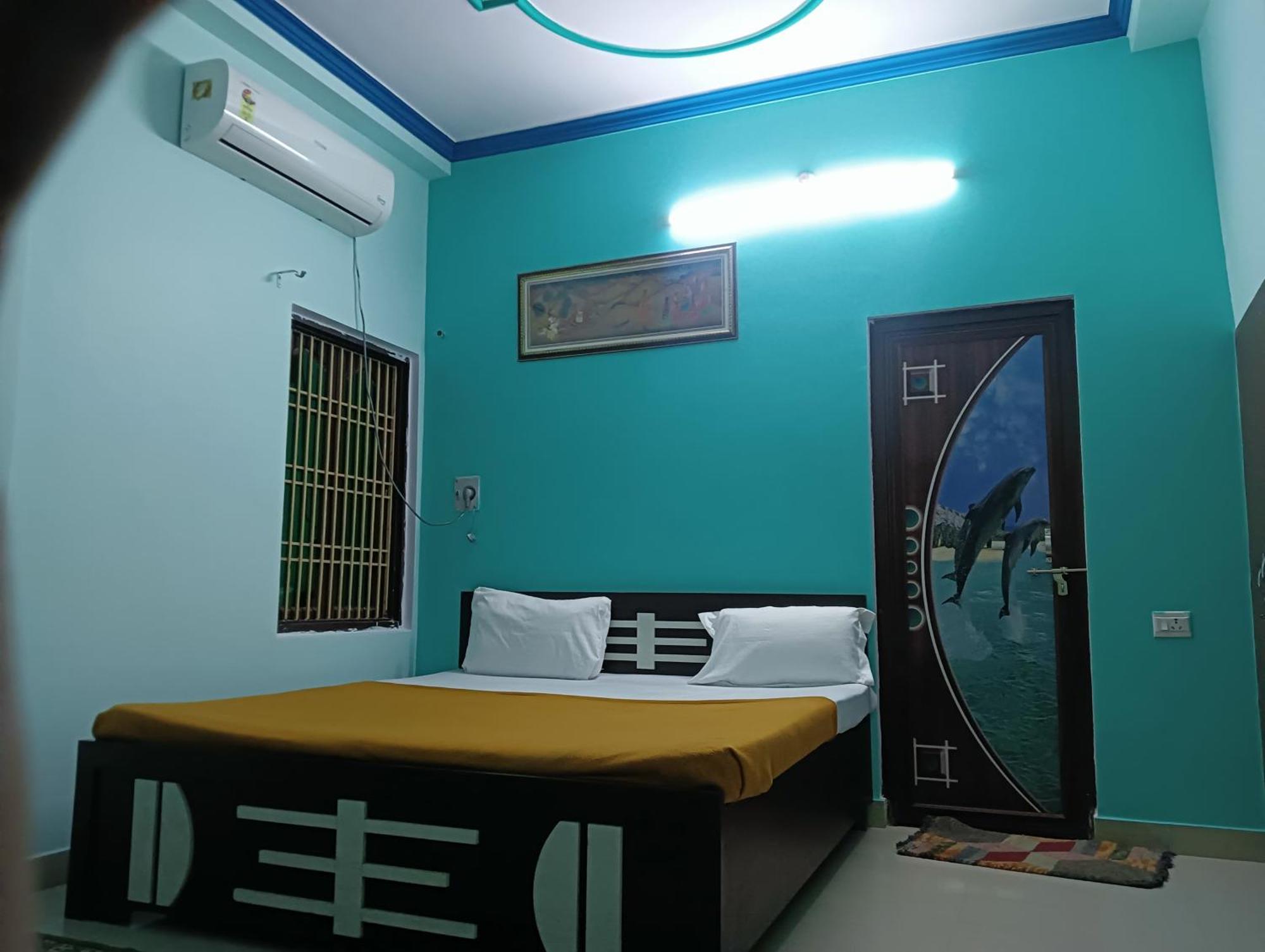 Varuna Palace , Near Mandir & Ghat's 3*