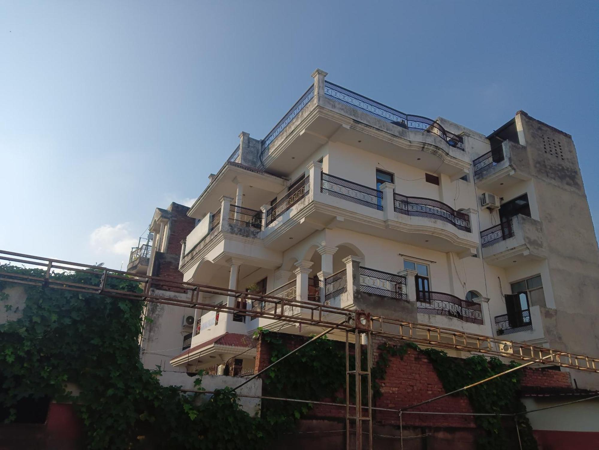 Varuna Palace , Near Mandir & Ghat's Hotel 3*