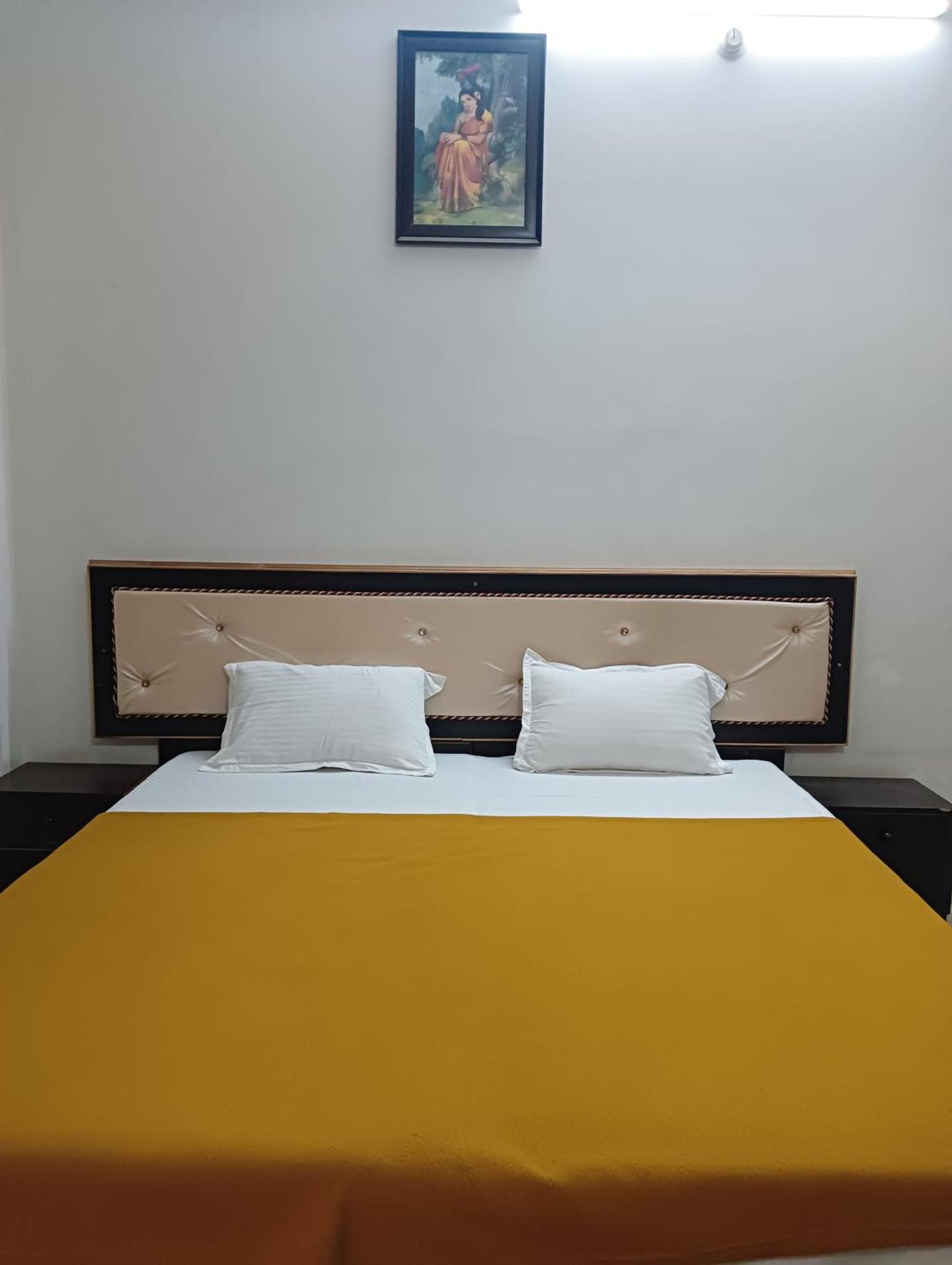Hotel Varuna Palace , Near Mandir & Ghat's Varanasi