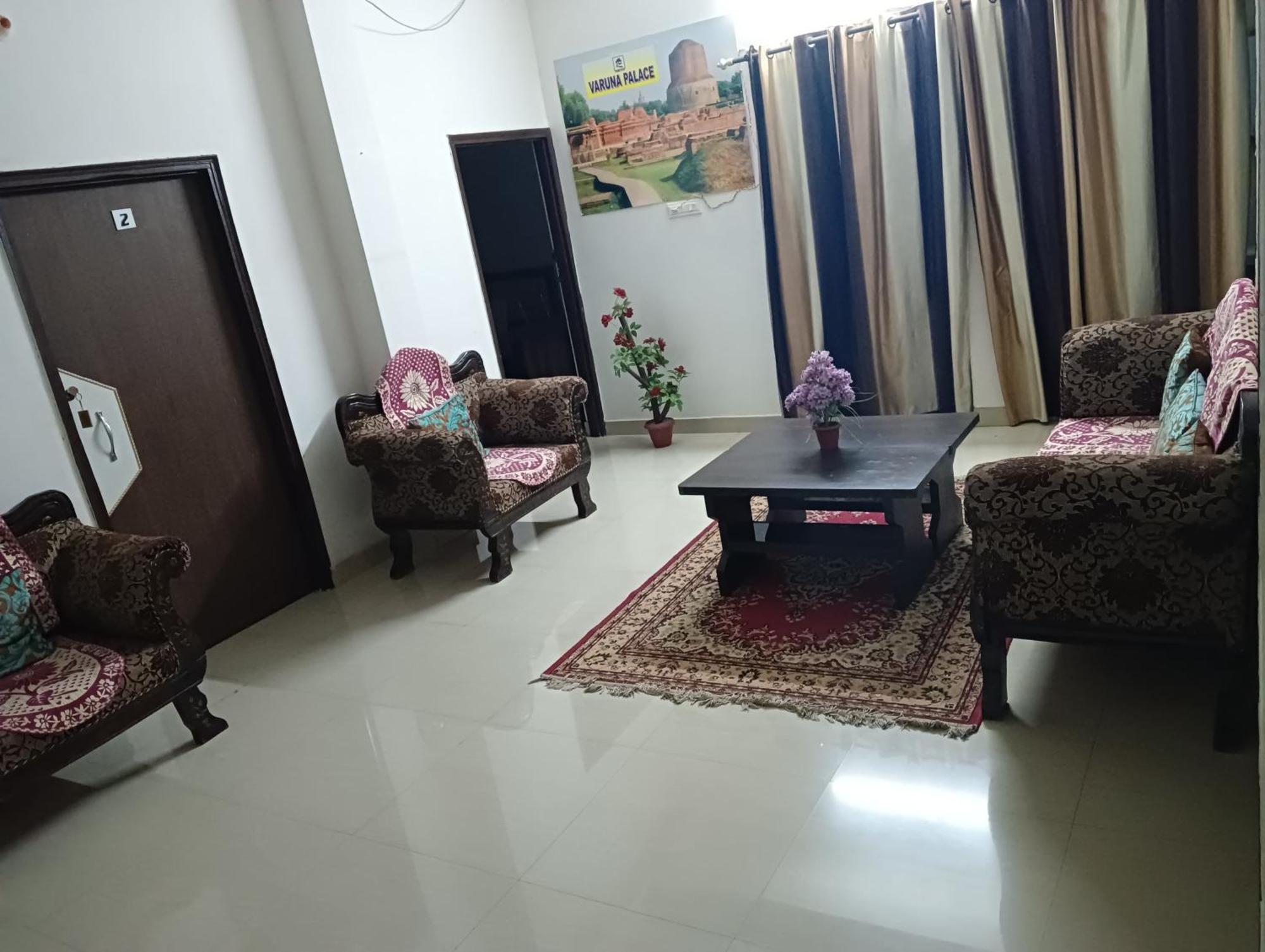 Varuna Palace , Near Mandir & Ghat's Hotel