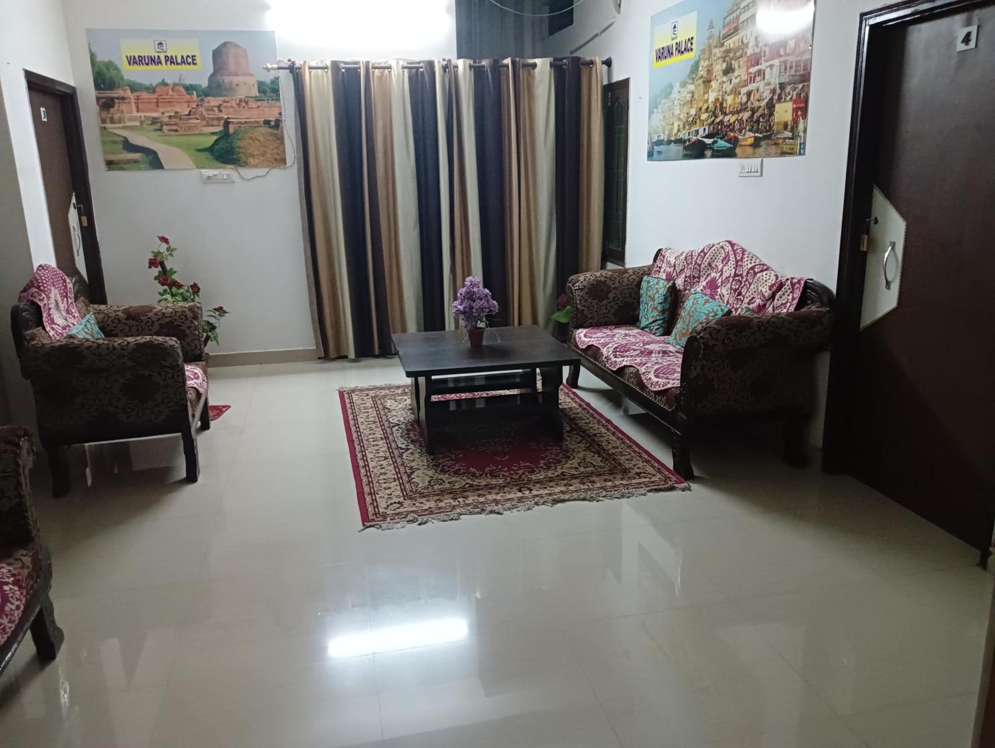 Hotel Varuna Palace , Near Mandir & Ghat's 3*