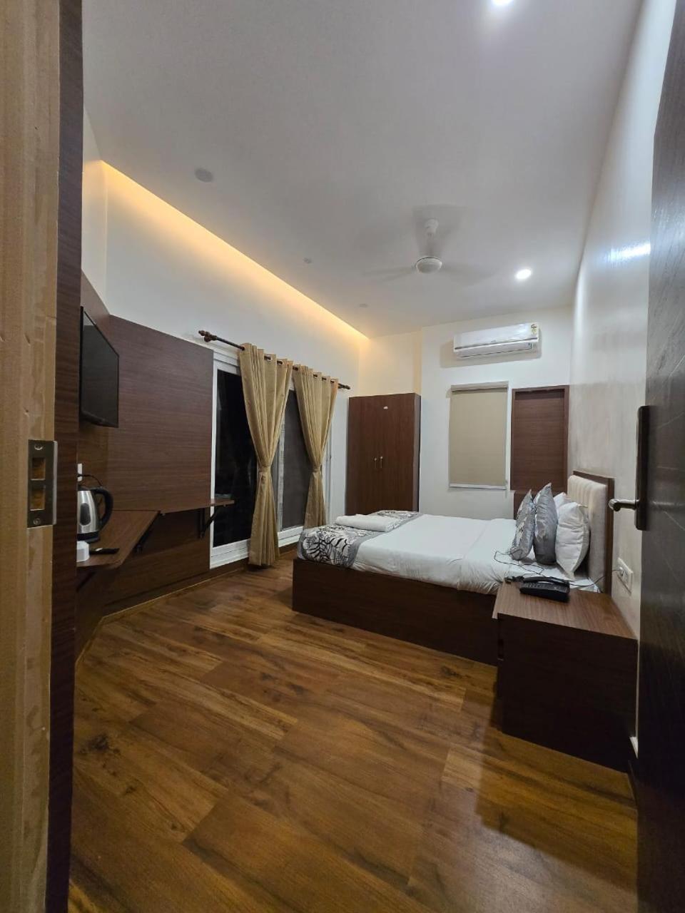 Hotel A Palace On River 3*