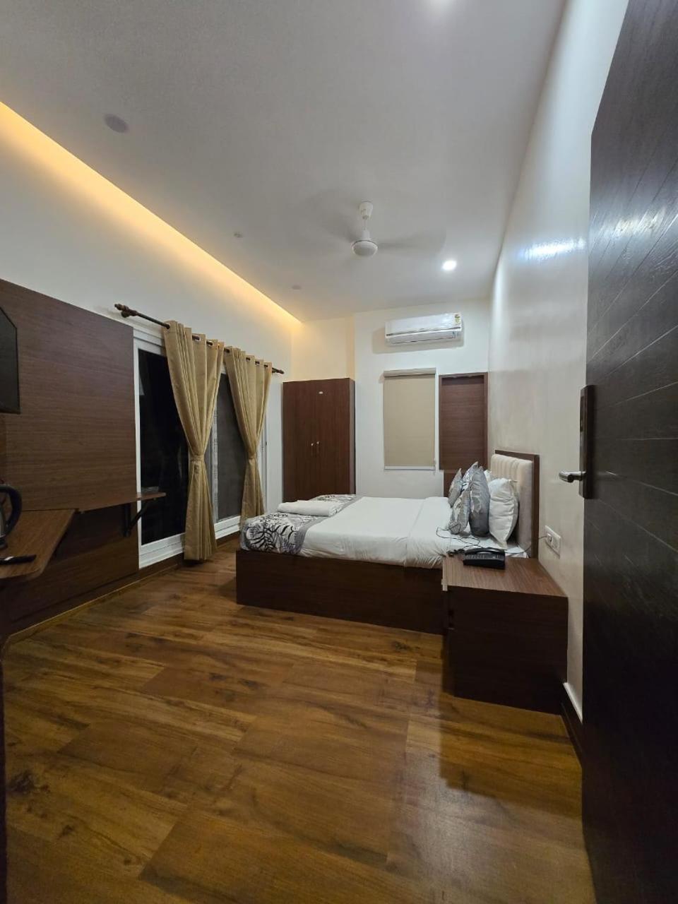 Hotel A Palace On River 3*
