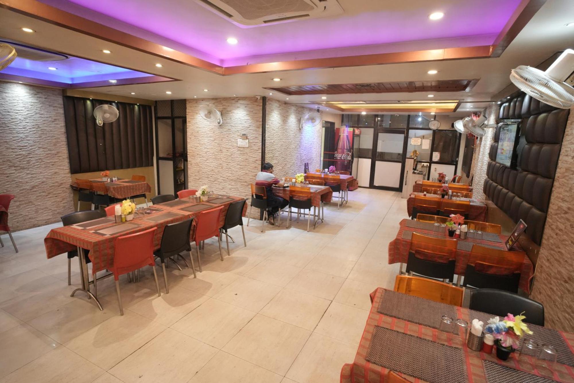 Hotel Rajkamal Near Railway Station 3*