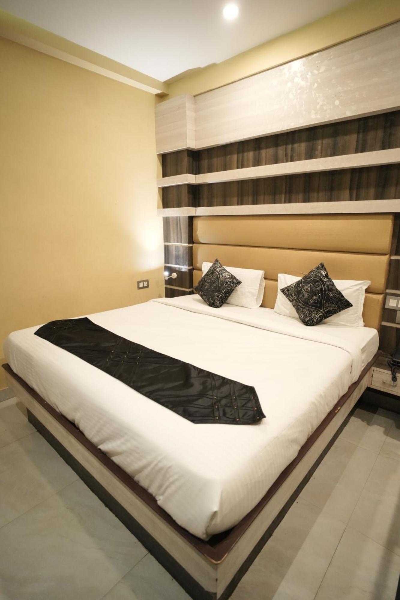 Rajkamal Near Railway Station Hotel 3*
