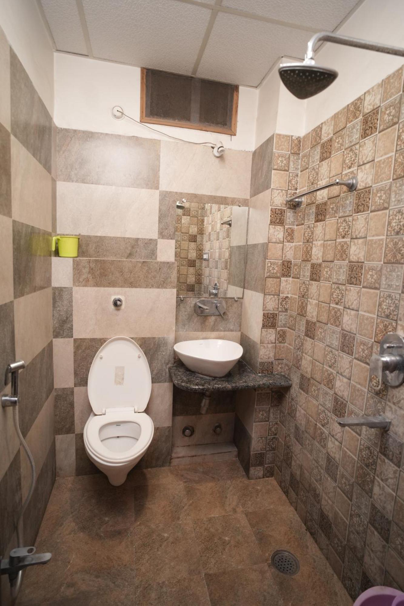 Hotel Rajkamal Near Railway Station