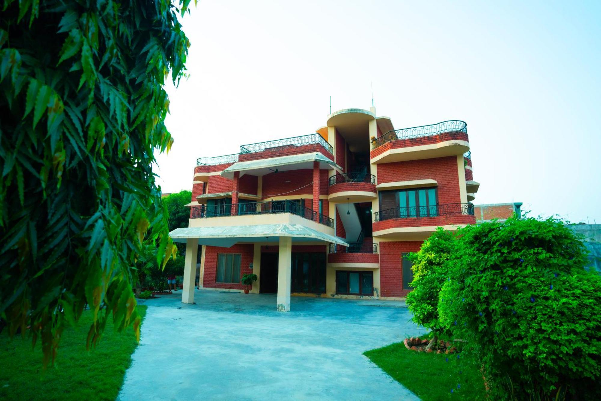 Krimson Bricks Homestay *