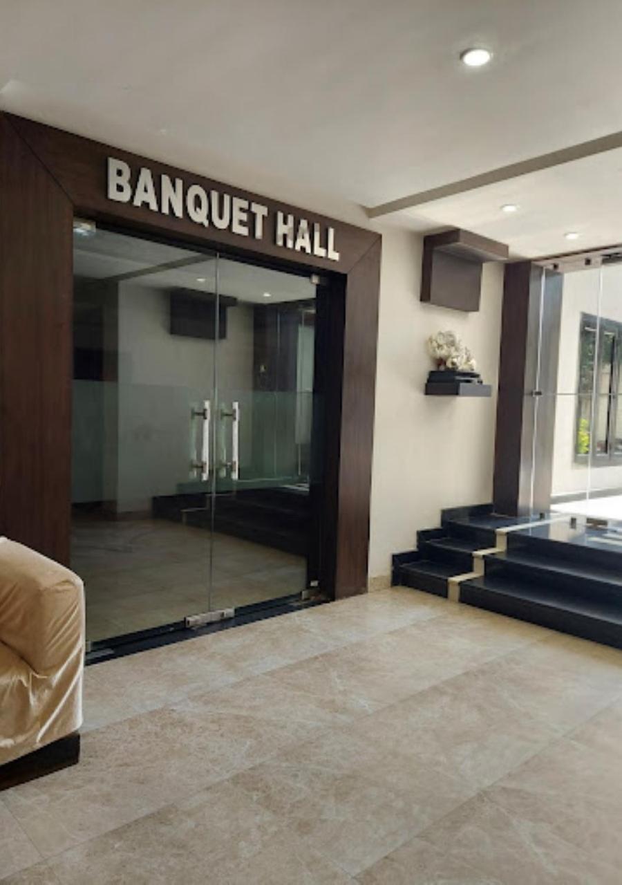 Park Plaza Hotel 4*