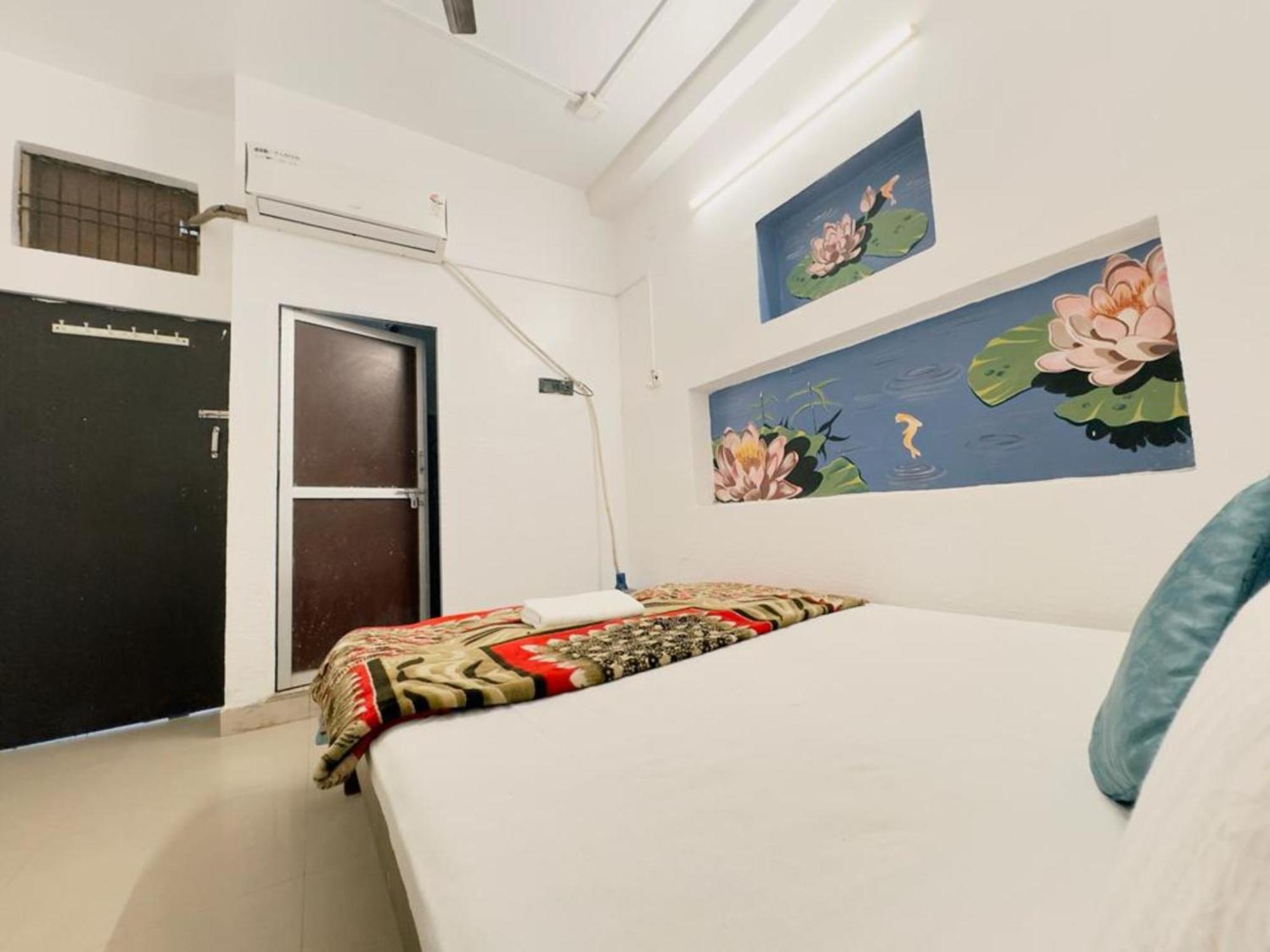 Hostel Madsquad Dorms &