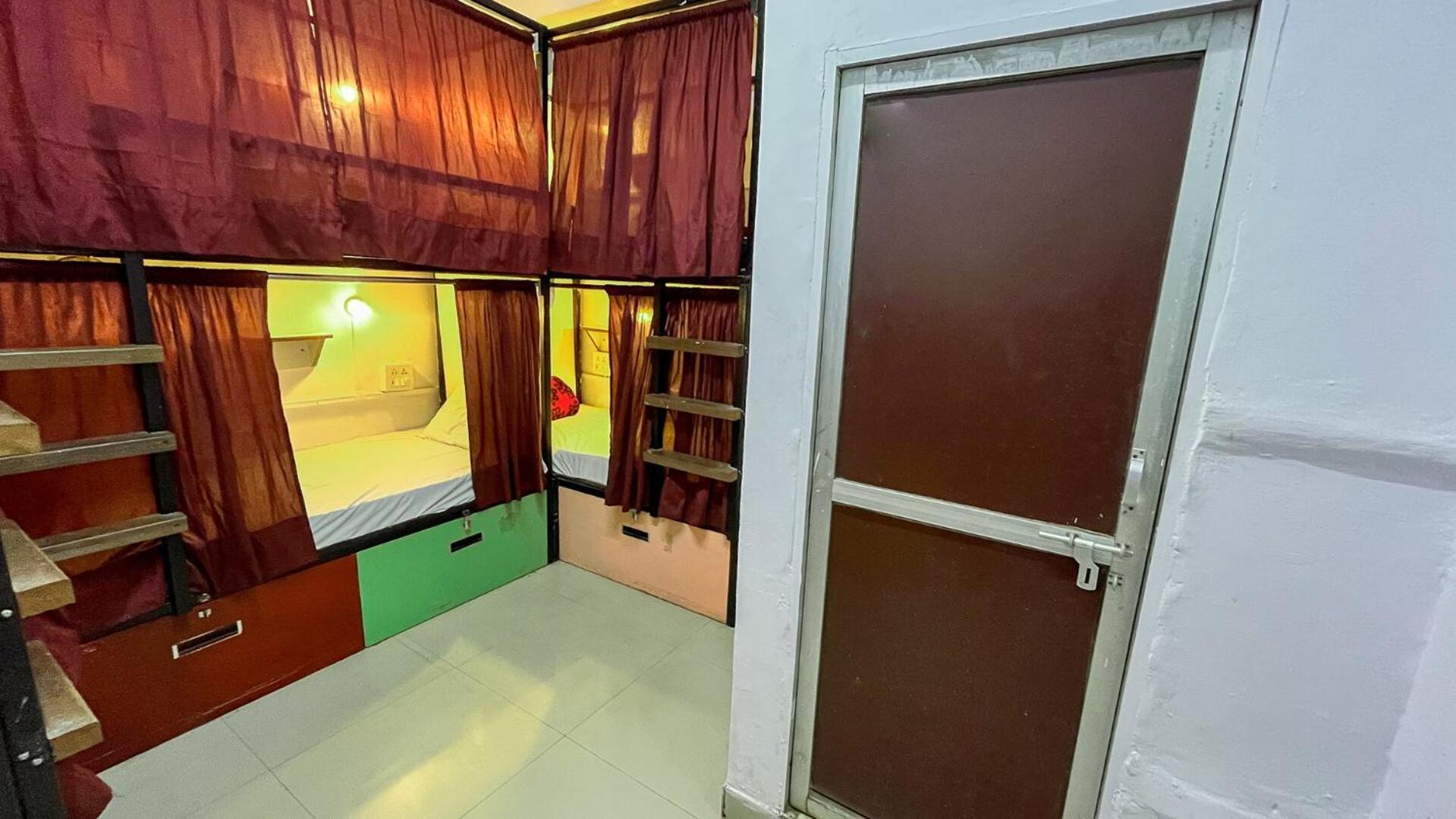 Hostel Madsquad Dorms & *