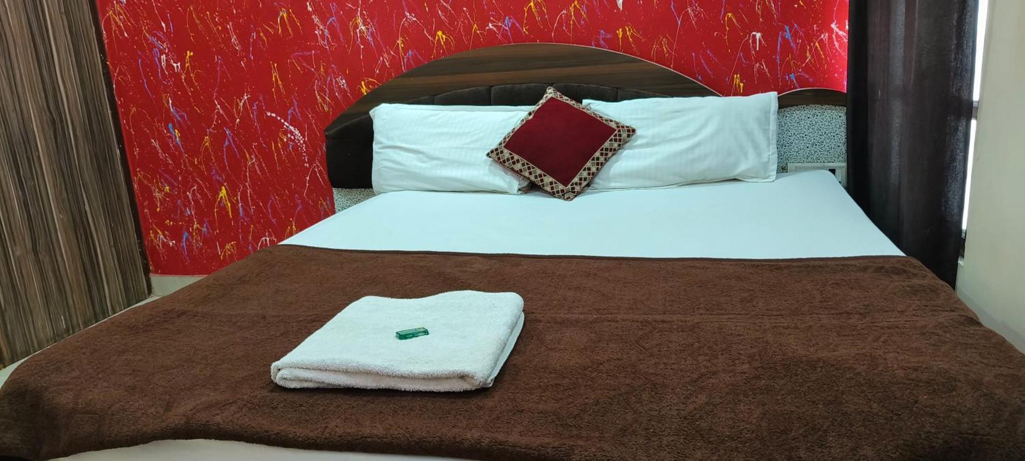 H M International Hotel