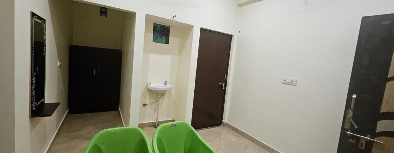 New Grand Kashi Homestay *