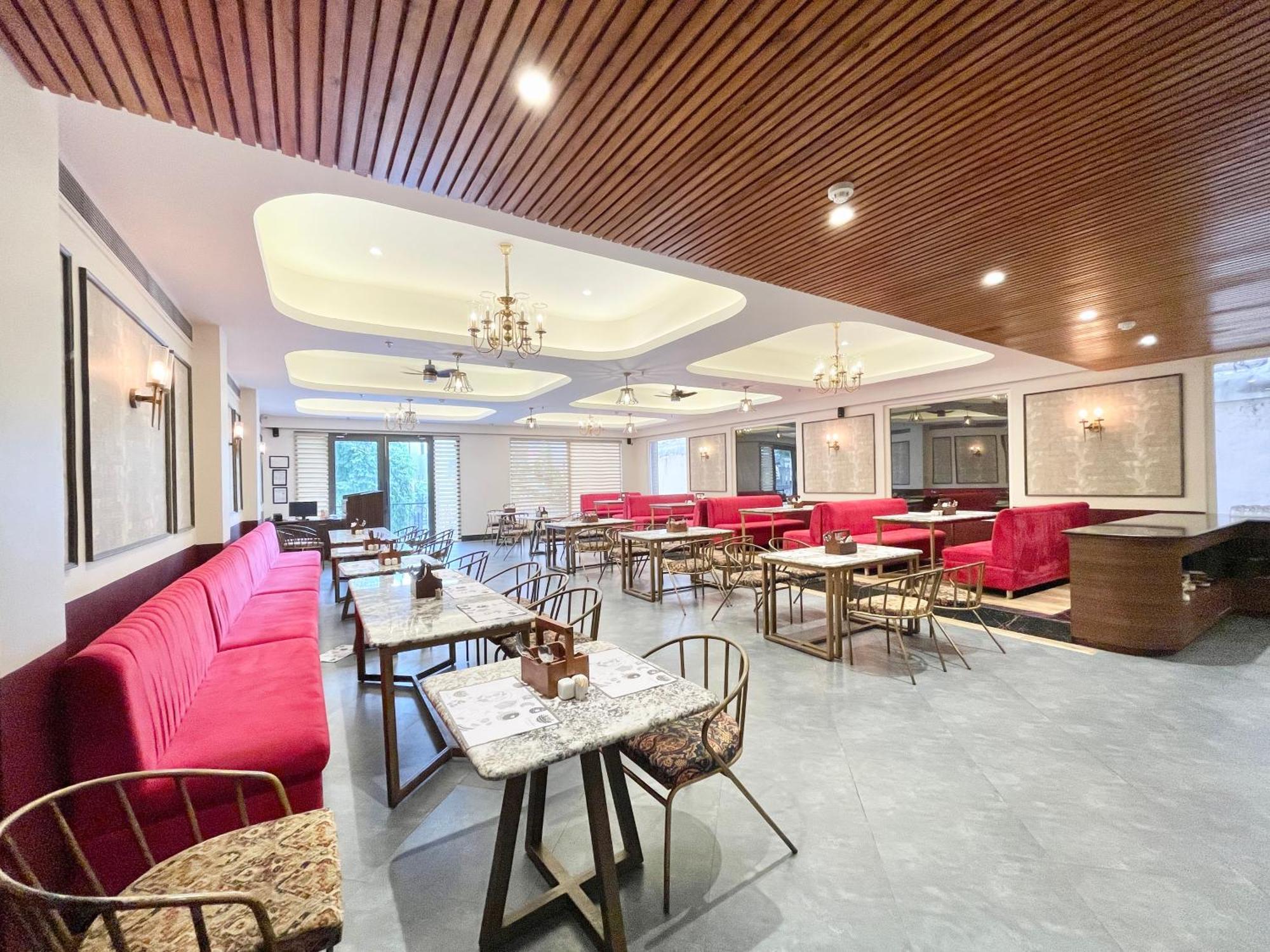 Well ! Fully Air-conditioned With Lift-wifi- Parking Availability, Near Kashi Vishwanath Temple, And Ganga Ghat