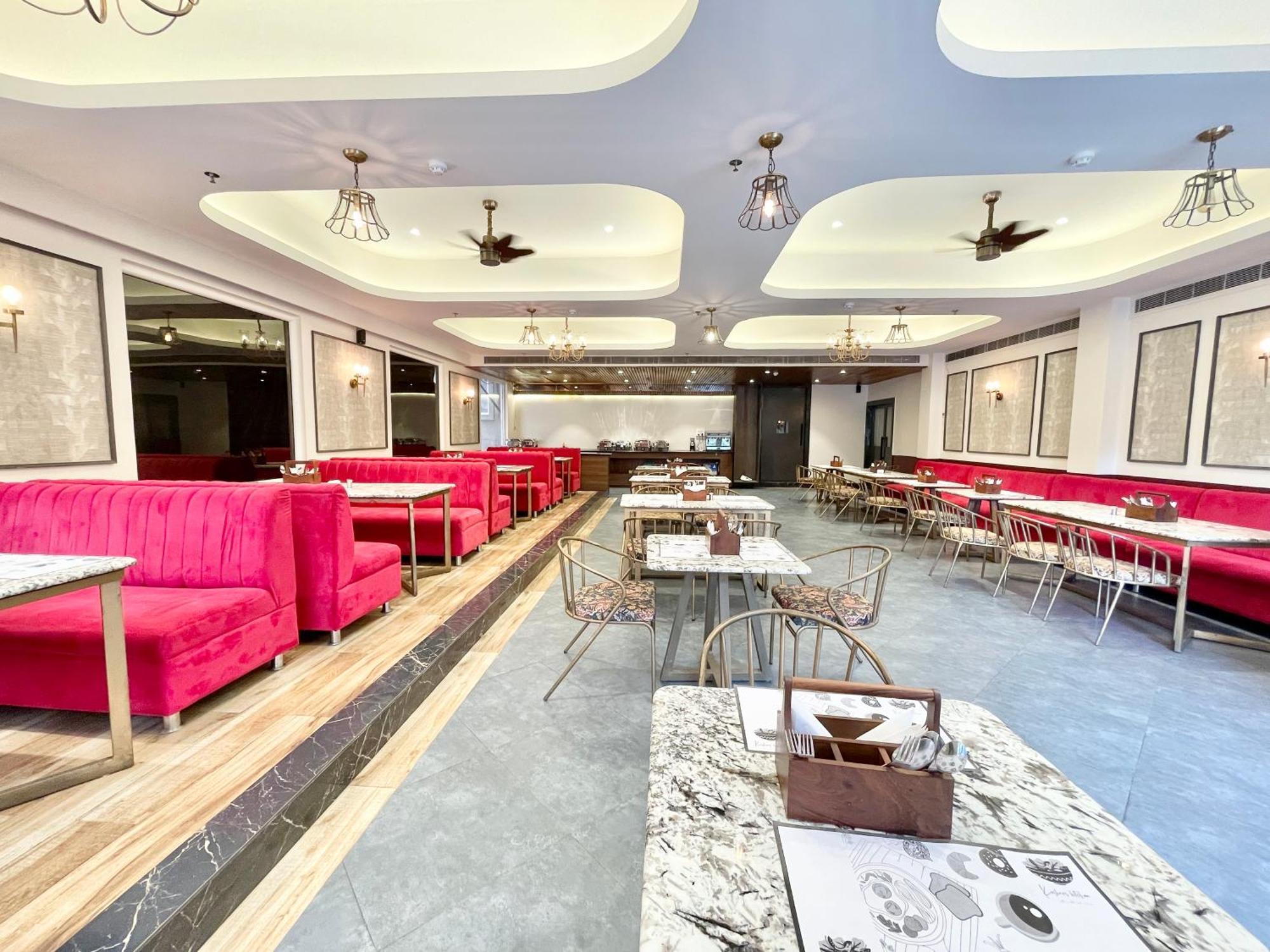 Hotel Well ! Fully Air-conditioned With Lift-wifi- Parking Availability, Near Kashi Vishwanath Temple, And Ganga Ghat Varanasi