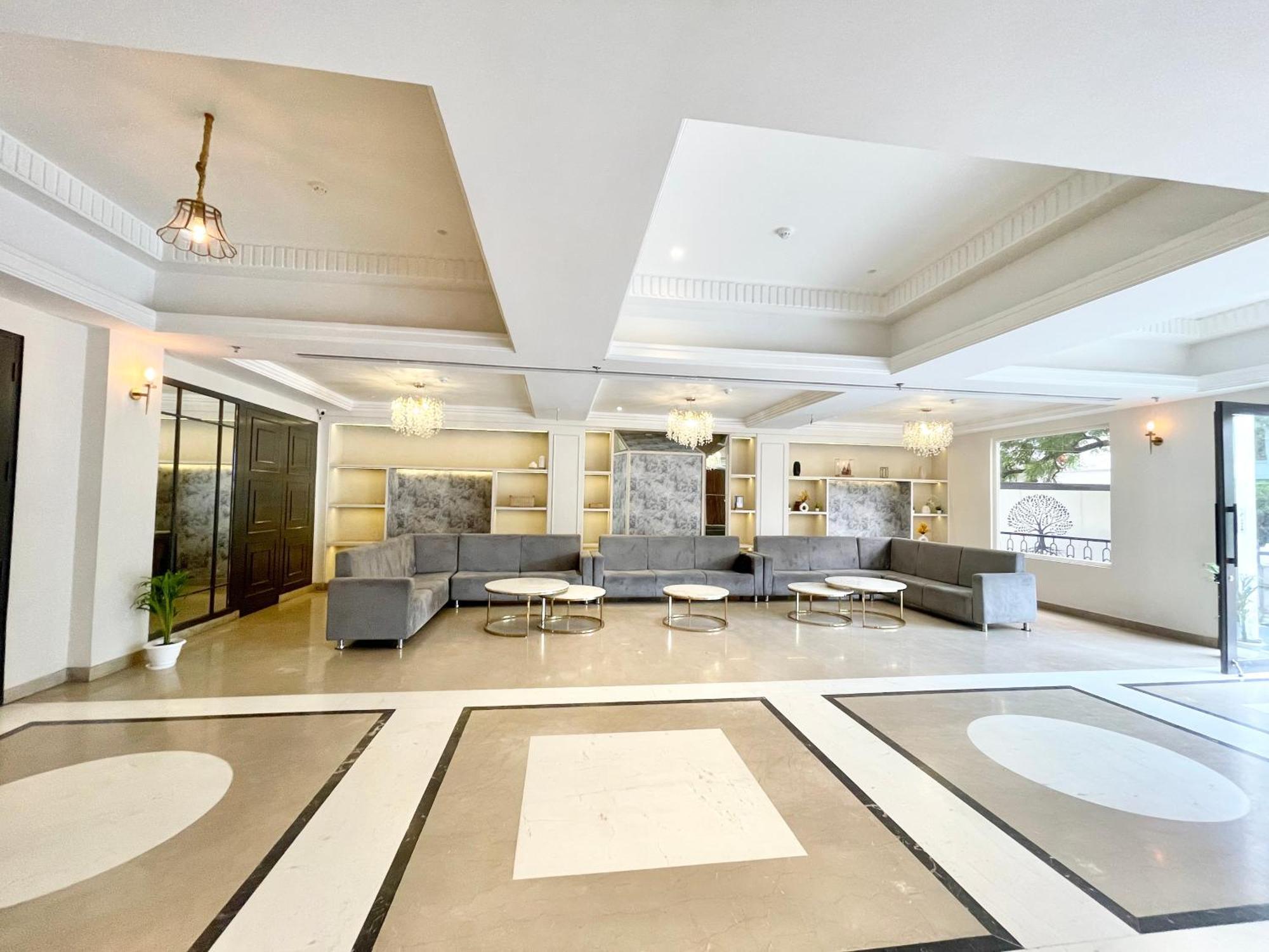 Hotel Well ! Fully Air-conditioned With Lift-wifi- Parking Availability, Near Kashi Vishwanath Temple, And Ganga Ghat Varanasi