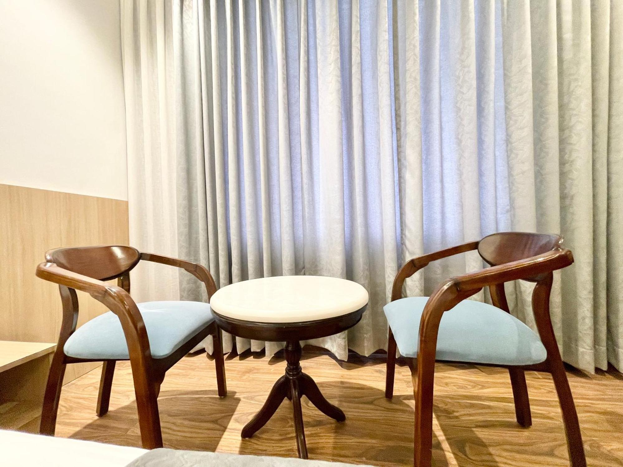 Well ! Fully Air-conditioned With Lift-wifi- Parking Availability, Near Kashi Vishwanath Temple, And Ganga Ghat Hotel Varanasi