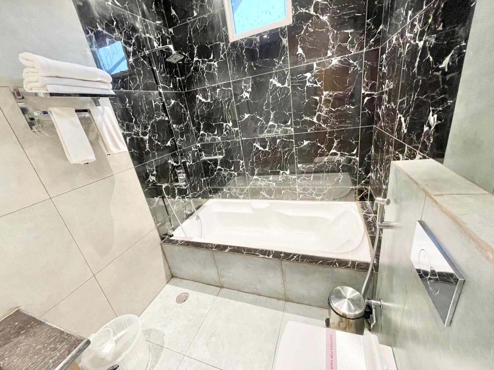 Hotel Well ! Fully Air-conditioned With Lift-wifi- Parking Availability, Near Kashi Vishwanath Temple, And Ganga Ghat Varanasi