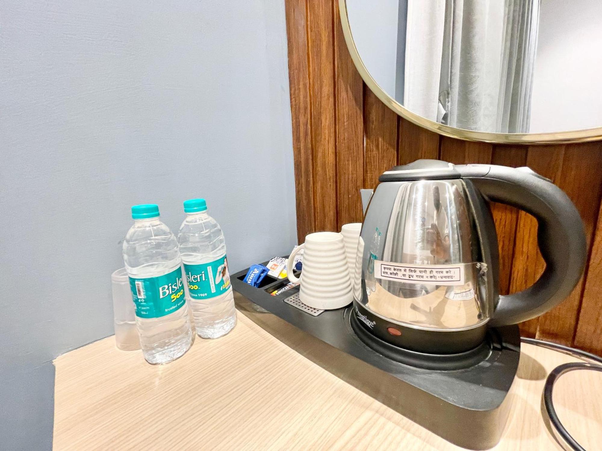 Well ! Fully Air-conditioned With Lift-wifi- Parking Availability, Near Kashi Vishwanath Temple, And Ganga Ghat Hotel 4*