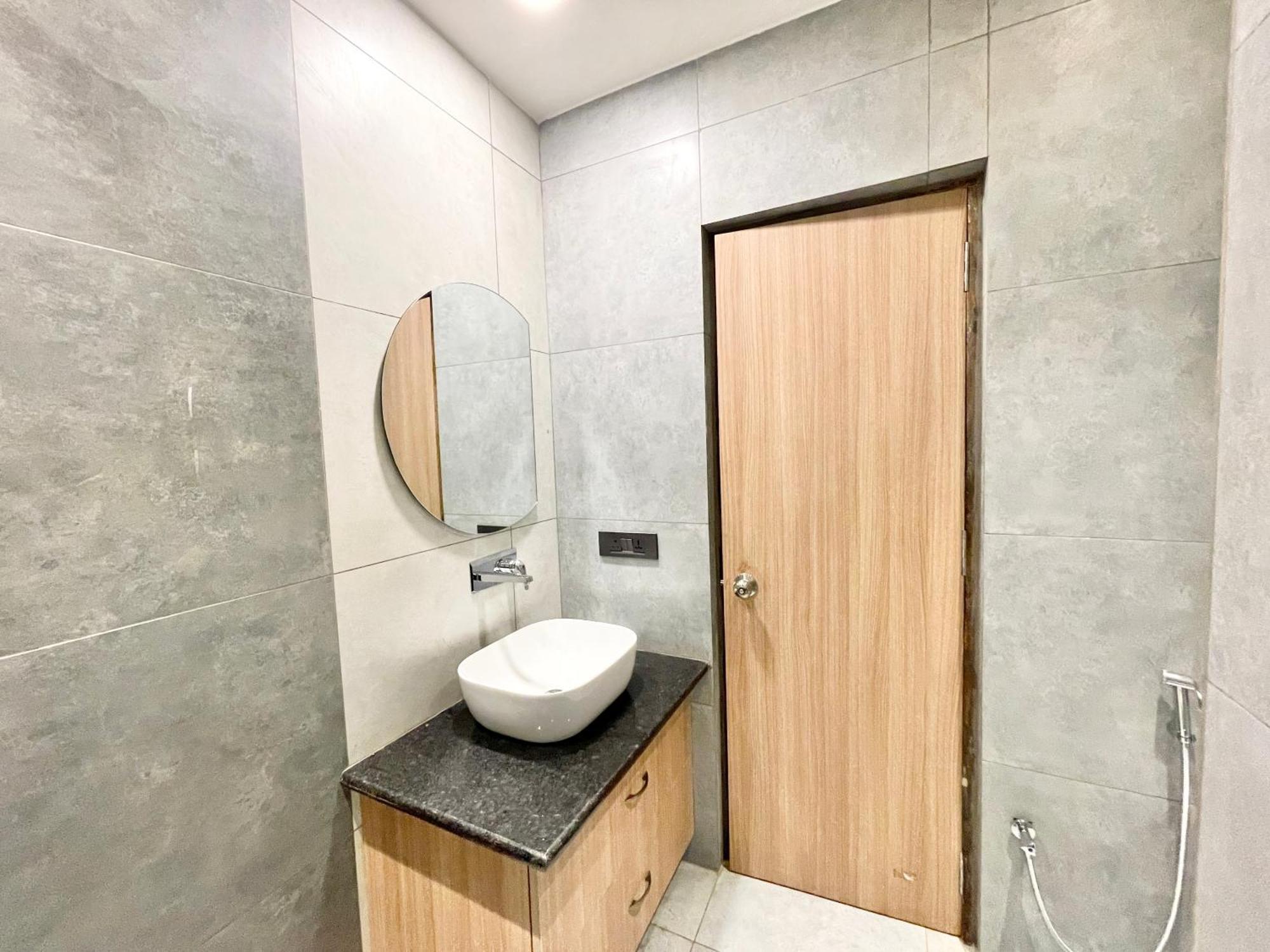 Hotel Well ! Fully Air-conditioned With Lift-wifi- Parking Availability, Near Kashi Vishwanath Temple, And Ganga Ghat Varanasi