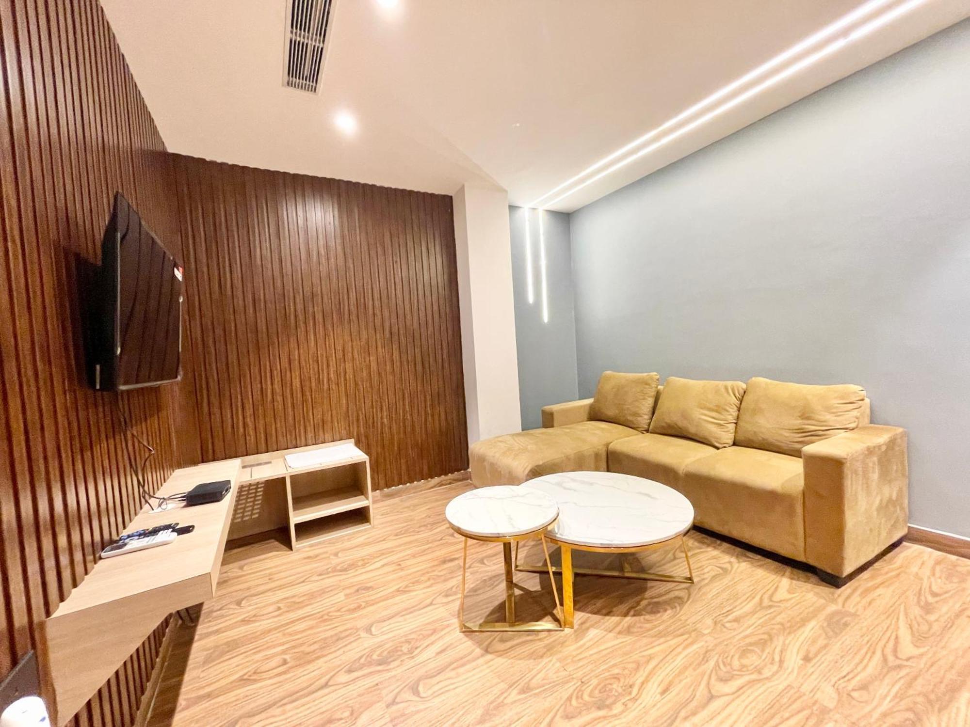 Well ! Fully Air-conditioned With Lift-wifi- Parking Availability, Near Kashi Vishwanath Temple, And Ganga Ghat Varanasi