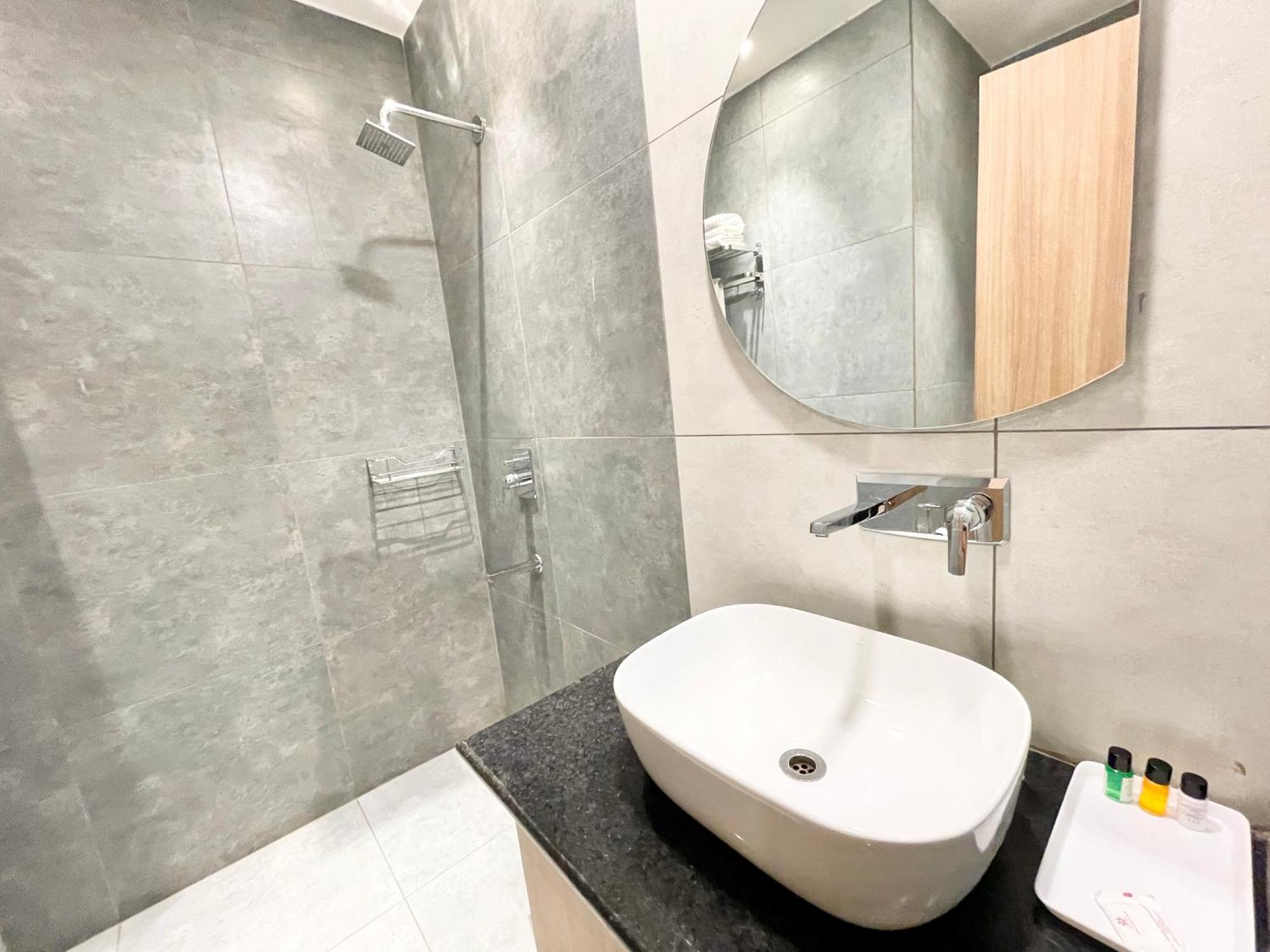 Well ! Fully Air-conditioned With Lift-wifi- Parking Availability, Near Kashi Vishwanath Temple, And Ganga Ghat