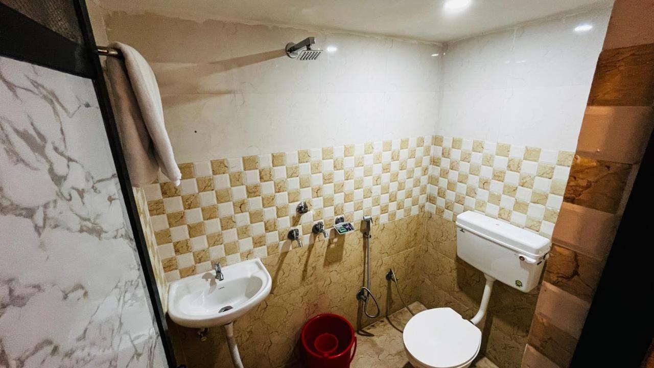 Shree Om Palace Guest house *