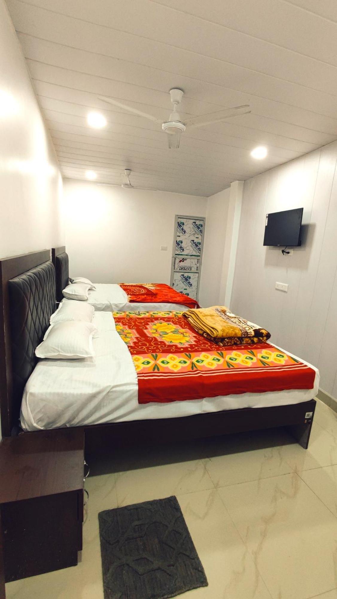 Taj Plaza Paying Guest house Varanasi