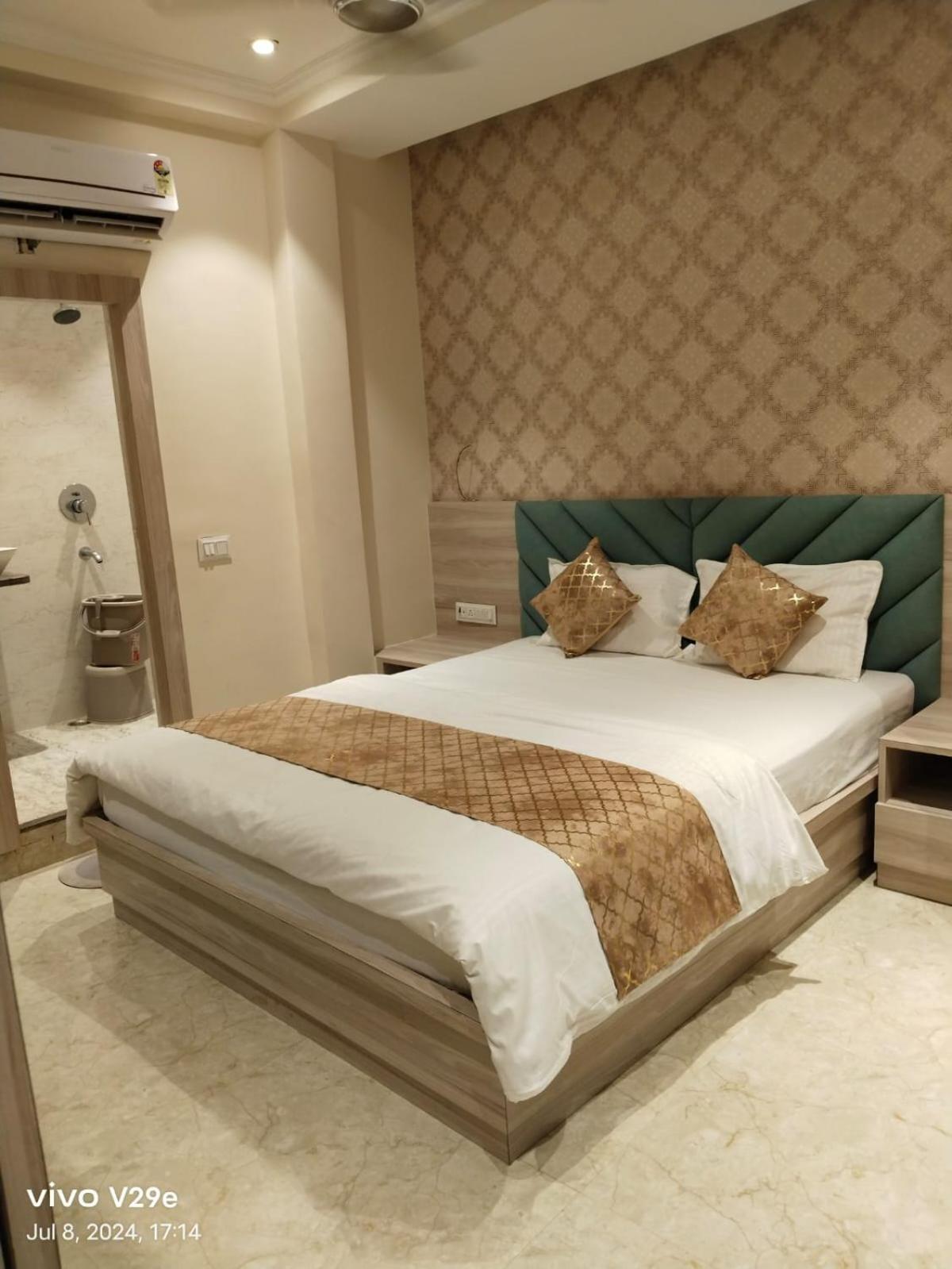 Hotel H 3*