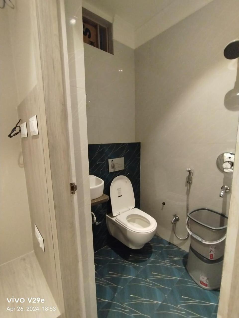 H 3* Varanasi