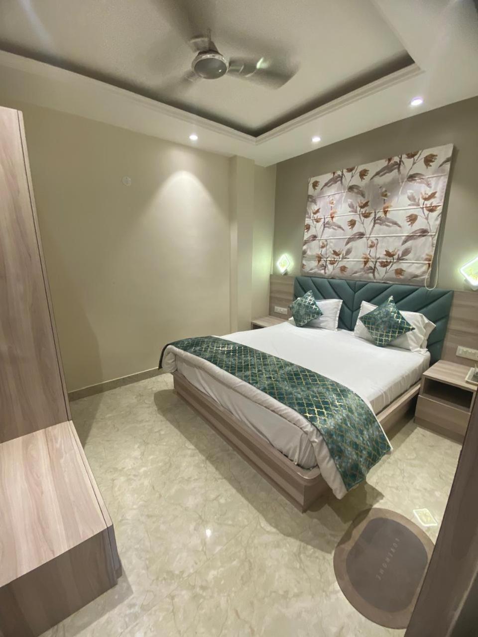 H 3* Varanasi