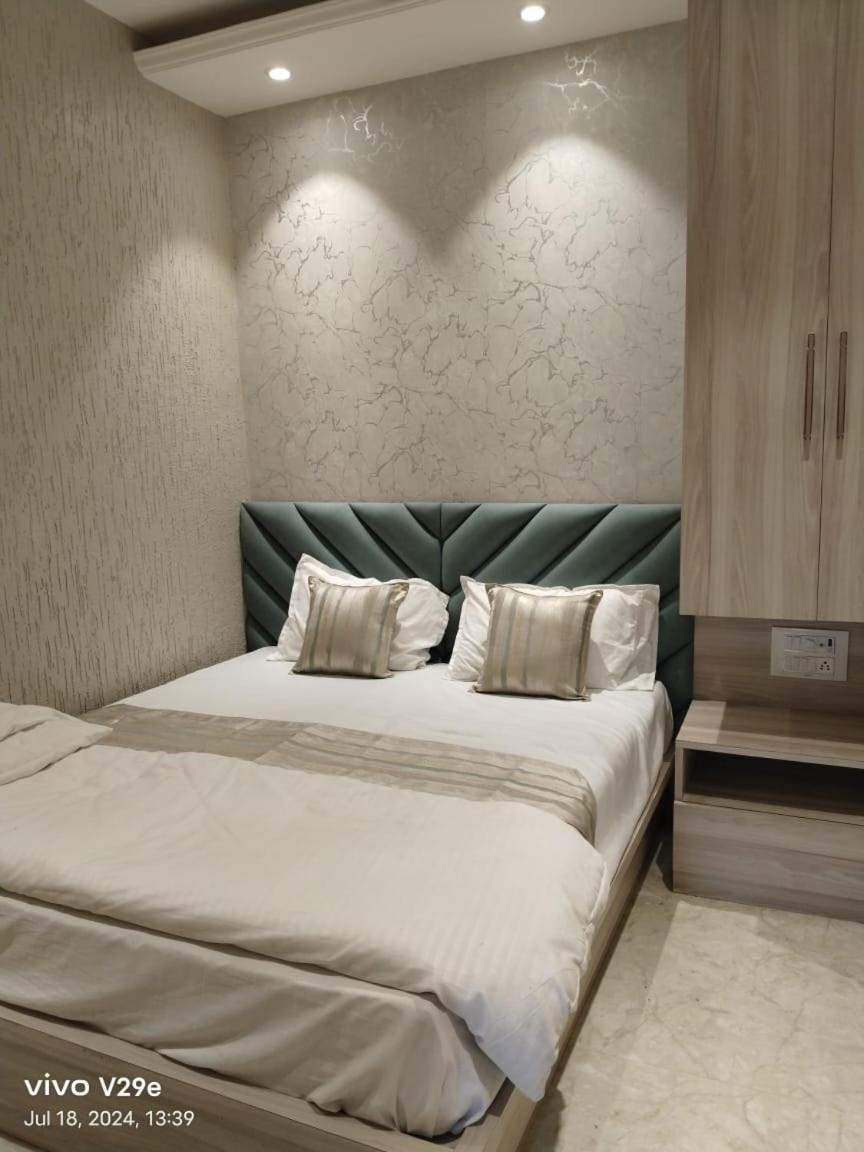 Hotel H