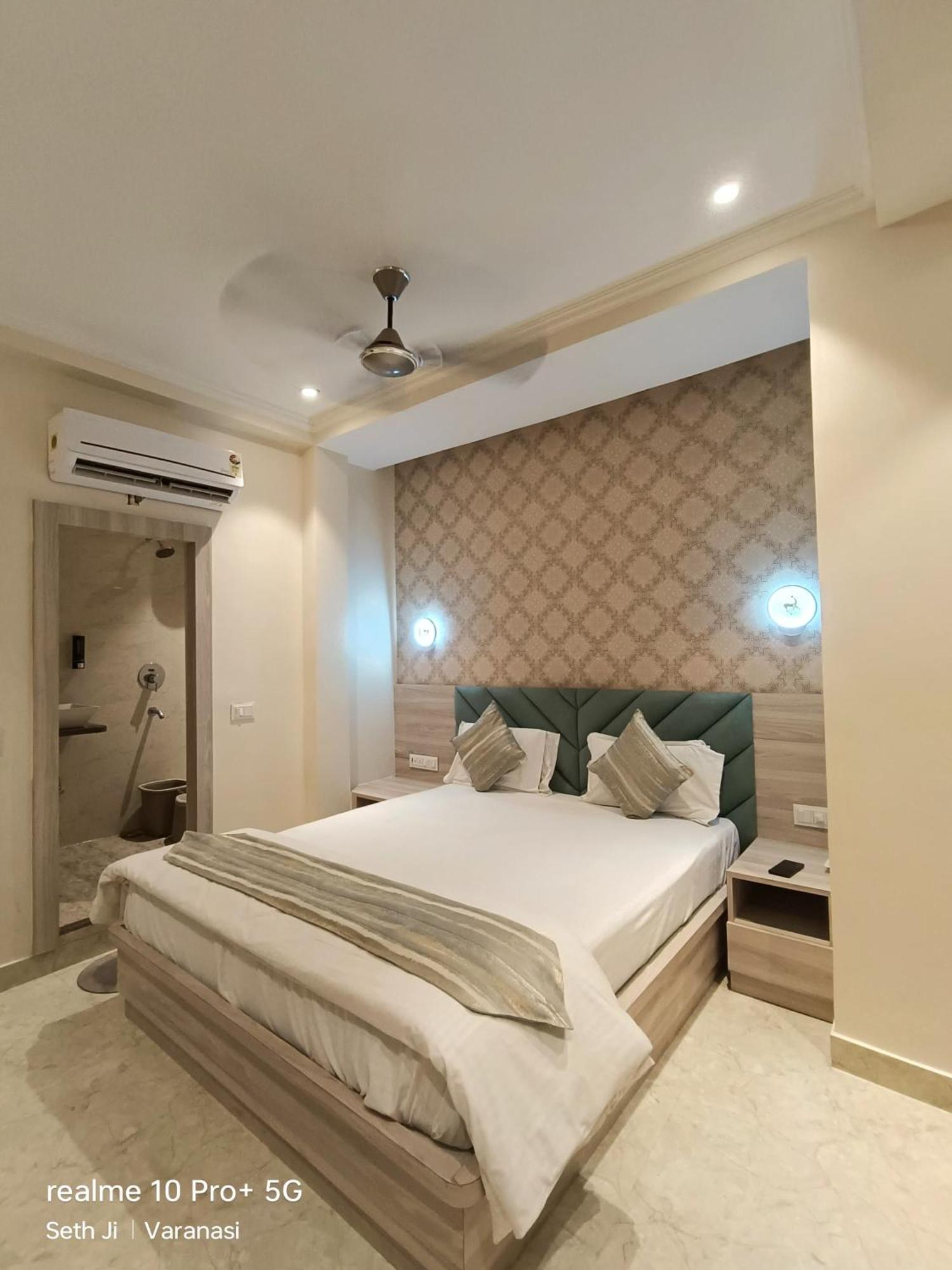 H 3* Varanasi