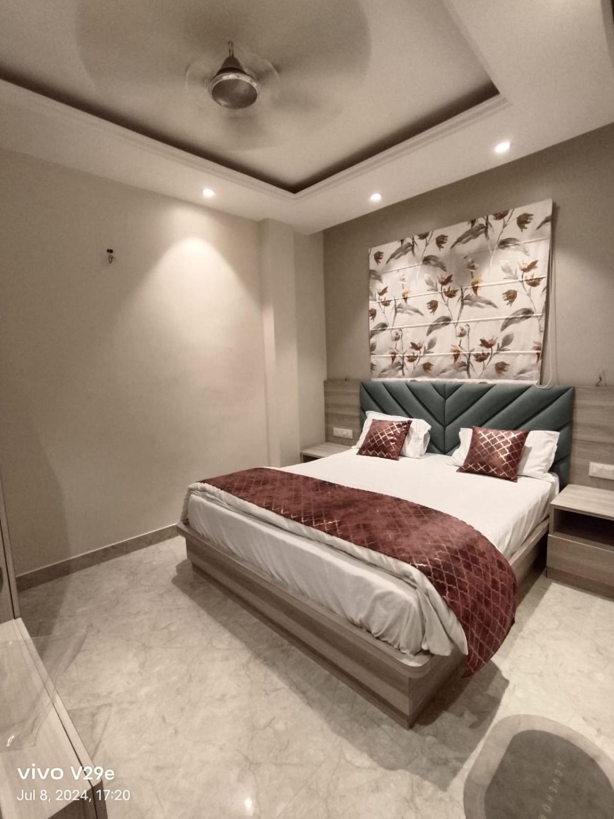 Hotel H