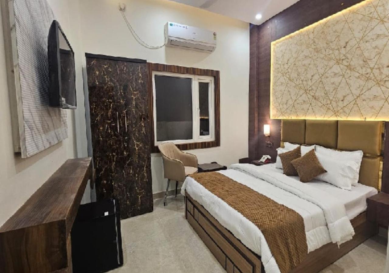 Triveni International 3* Kakarmatha
