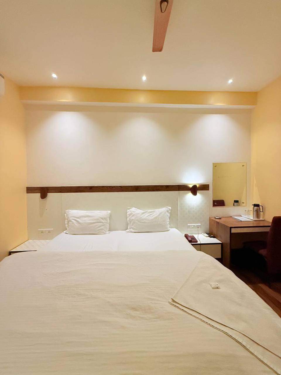 Shivam - Near Kashi Vishwanath Temple With Parking And Lift 4* Varanasi