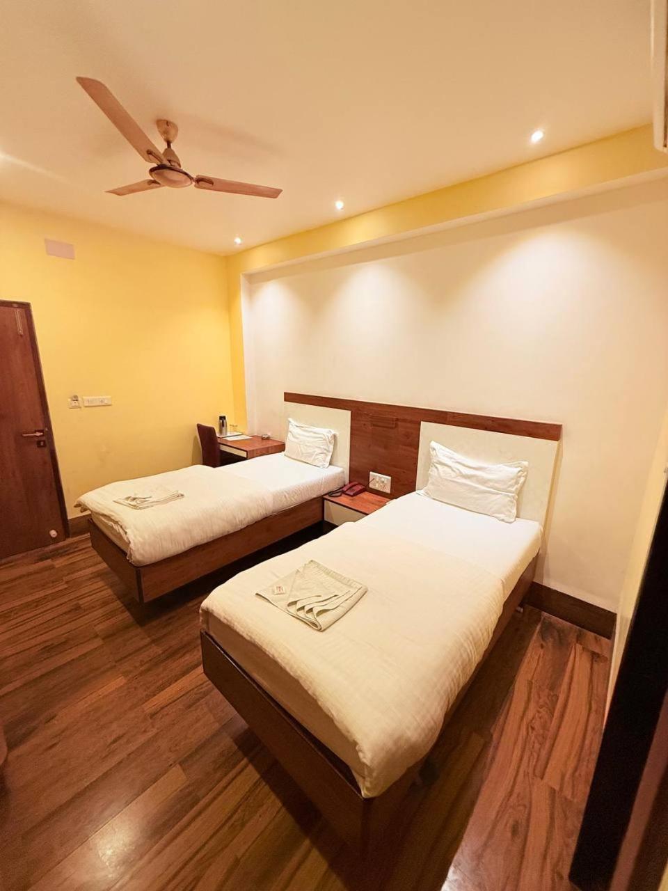 Shivam - Near Kashi Vishwanath Temple With Parking And Lift Hotel 4*
