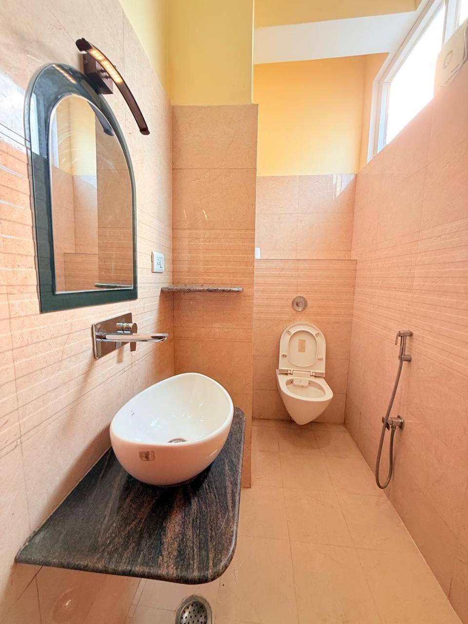 Hotel Shivam - Near Kashi Vishwanath Temple With Parking And Lift 4*