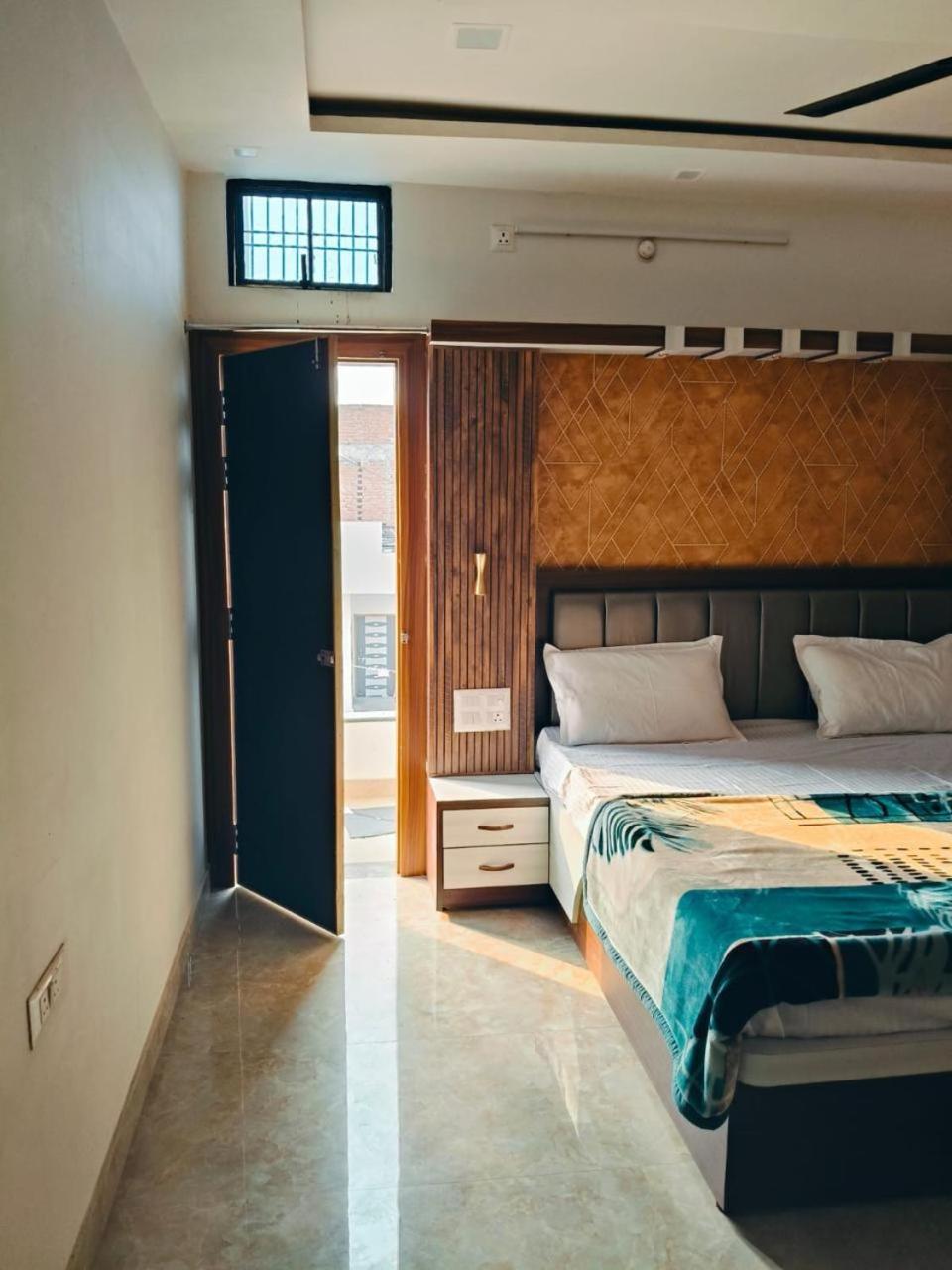 Raj Hotel