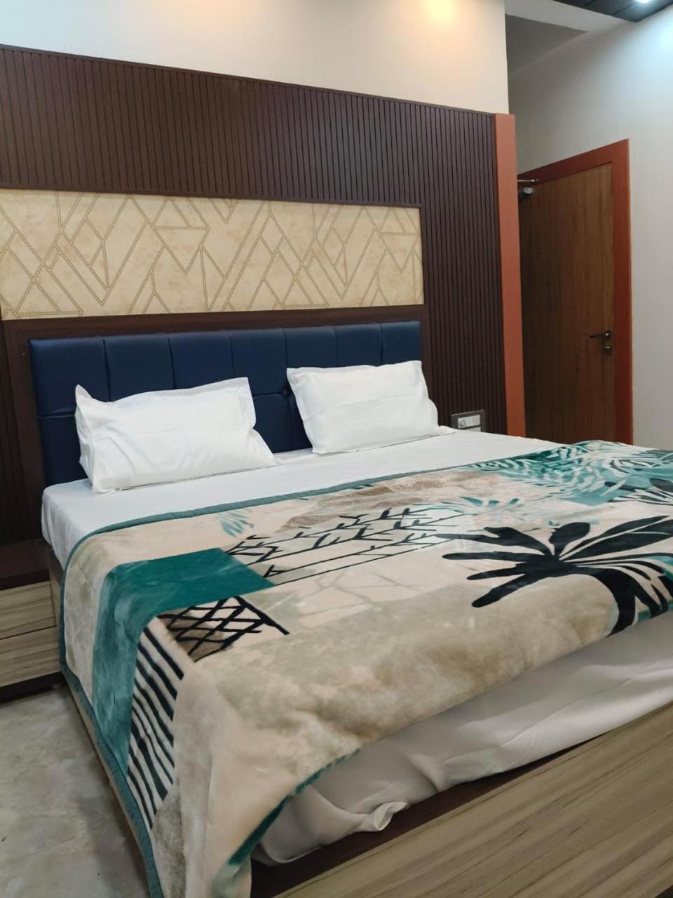 Hotel Raj