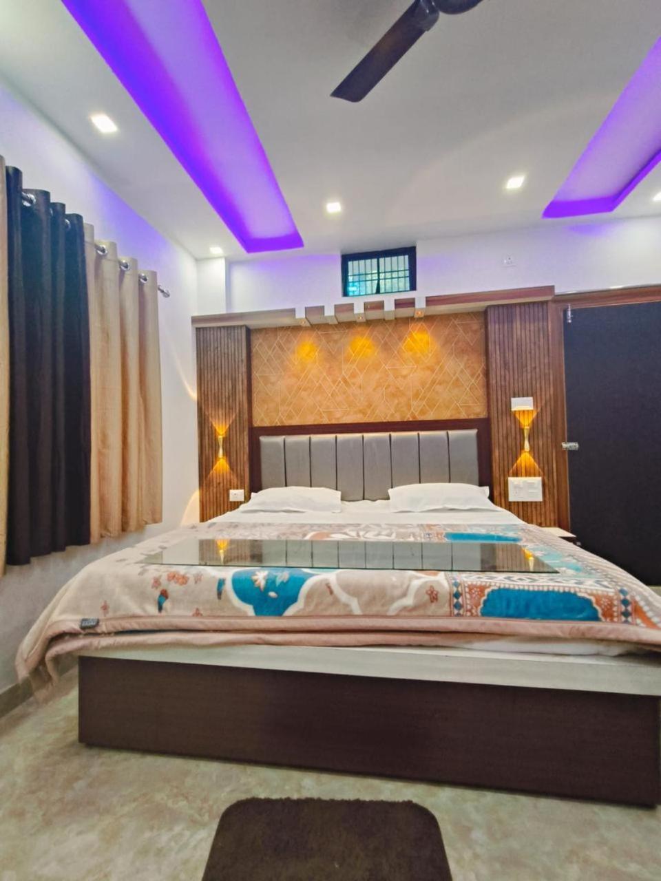 Raj Hotel 3*