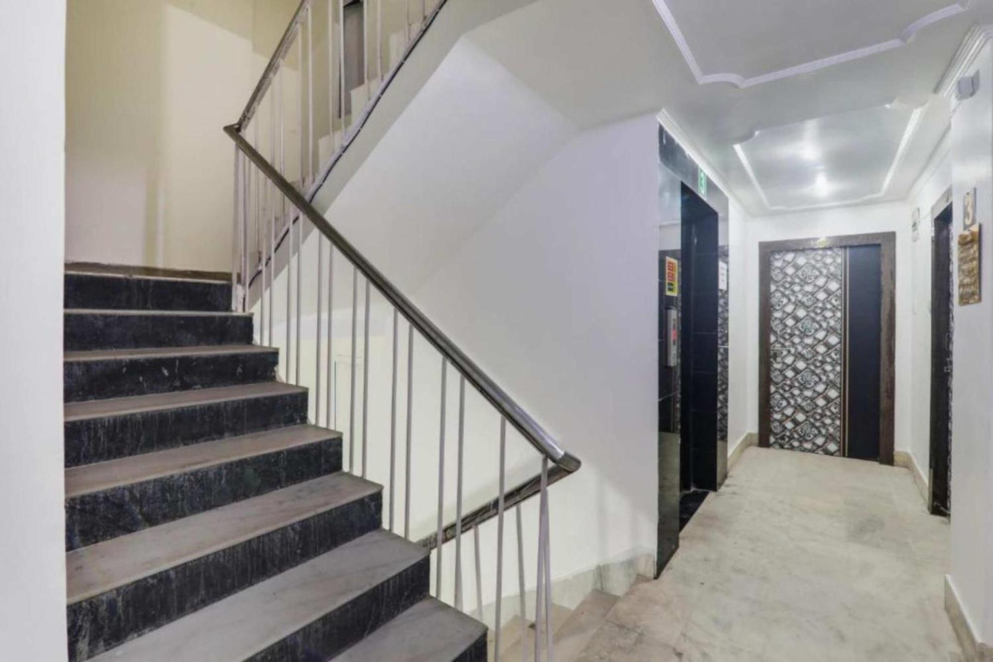Homestay M R Swastik Near Beniya Park - Excellent With Family, Parking Facilities Varanasi
