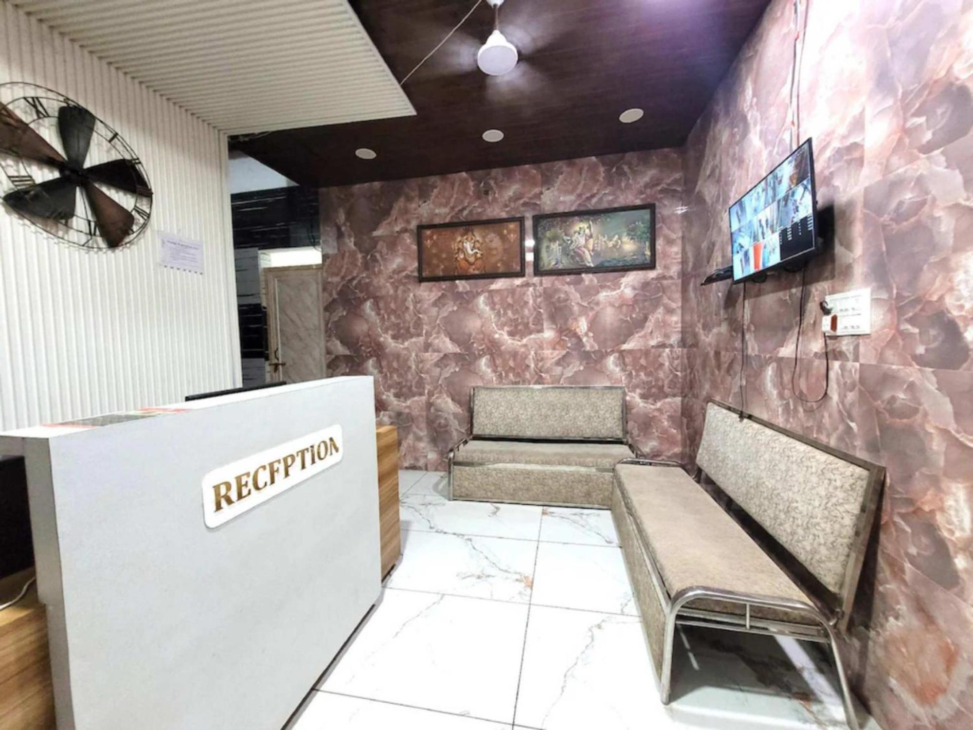 M R Swastik Near Beniya Park - Excellent With Family, Parking Facilities Varanasi