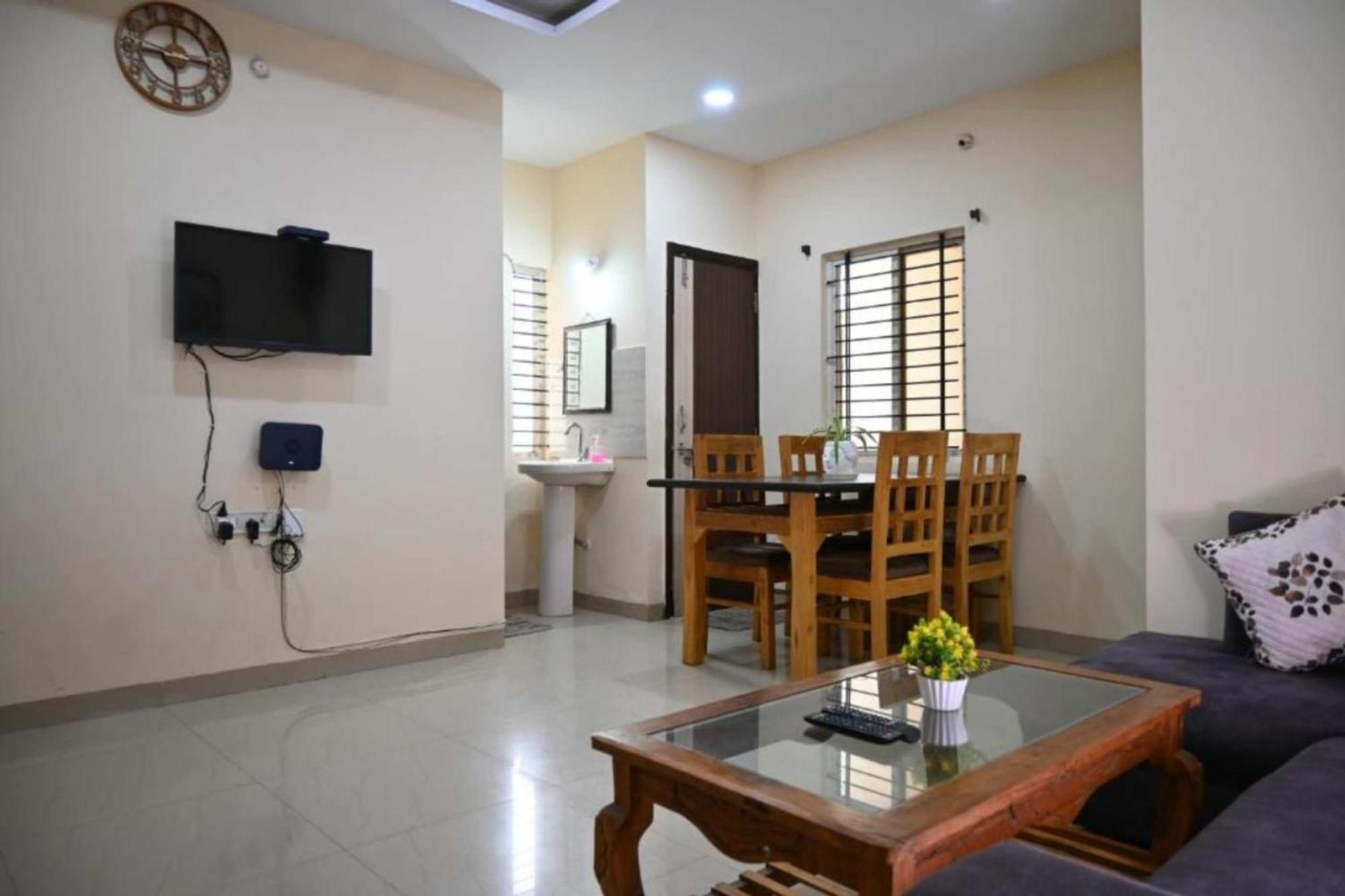 M R Swastik Near Beniya Park - Excellent With Family, Parking Facilities Homestay *